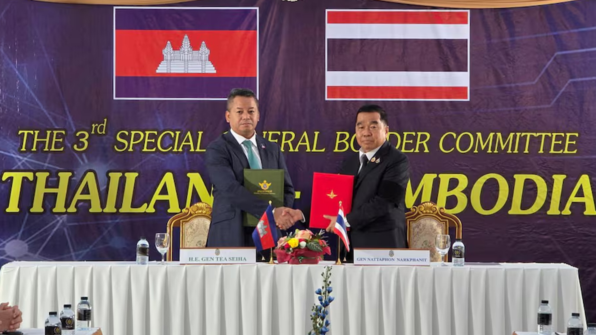 যুদ্ধবিরতিতে সম্মত থাইল্যান্ড-কম্বোডিয়া