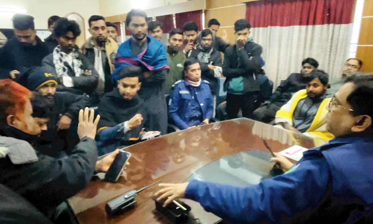 ‘থানা জ্বালিয়েছি...এসআইকে পুড়িয়েছি’ হুমকি দেওয়া বৈষম্যবিরোধী নেতা মাহদী আটক