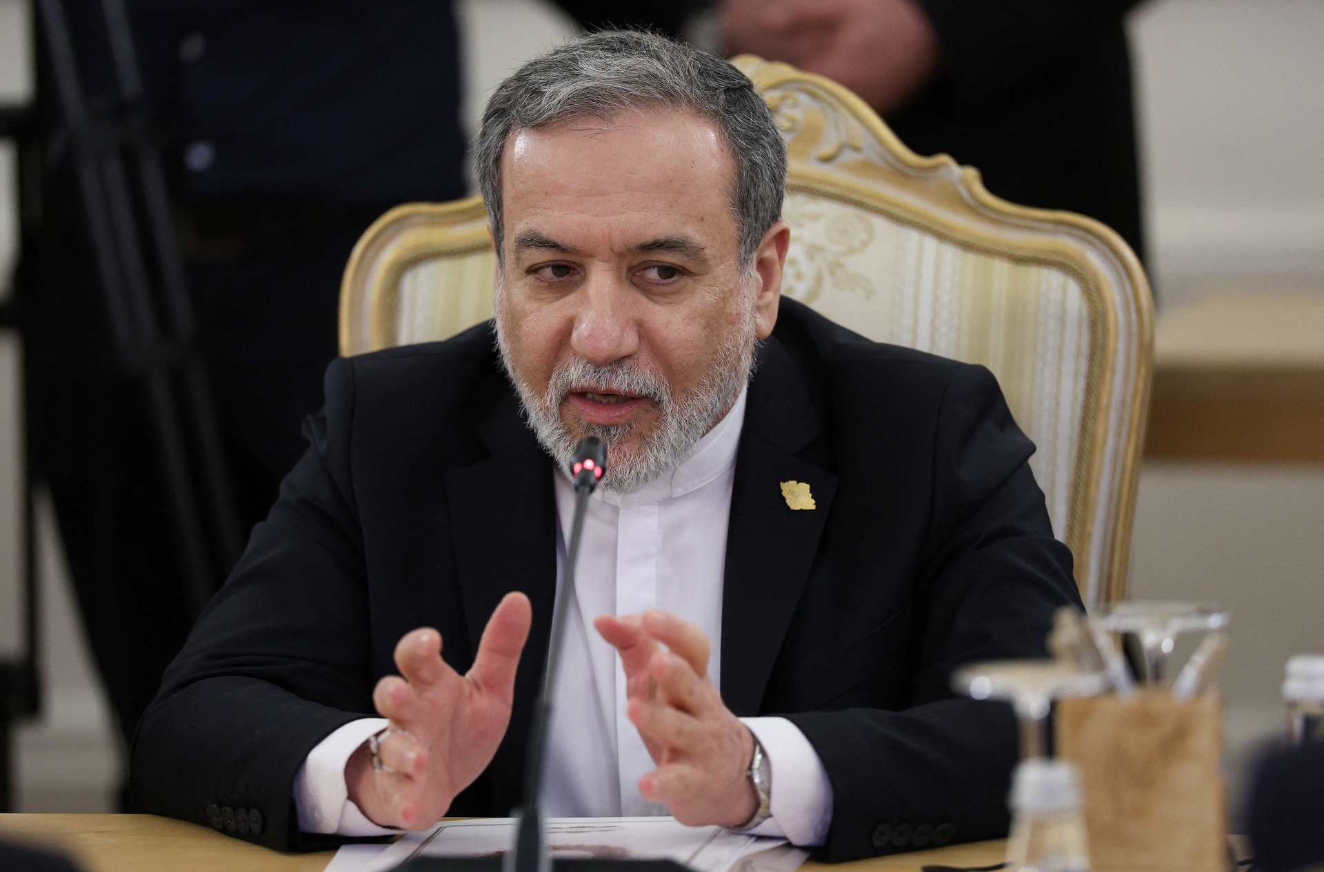 আন্দোলন ‘নিয়ন্ত্রণে’, শিগগির ইন্টারনেট চালু: ইরানের পররাষ্ট্রমন্ত্রী