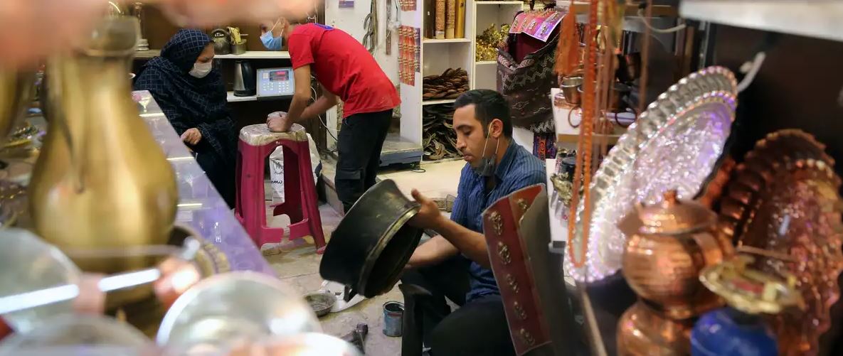 ব্রিটিশ-মার্কিন চালে যেভাবে ভেঙে পড়ে ইরানের অর্থনীতি