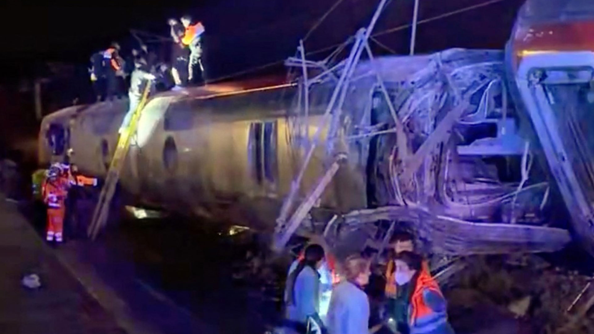 স্পেনে দ্রুতগতির ২ ট্রেনের সংঘর্ষে নিহত ২১