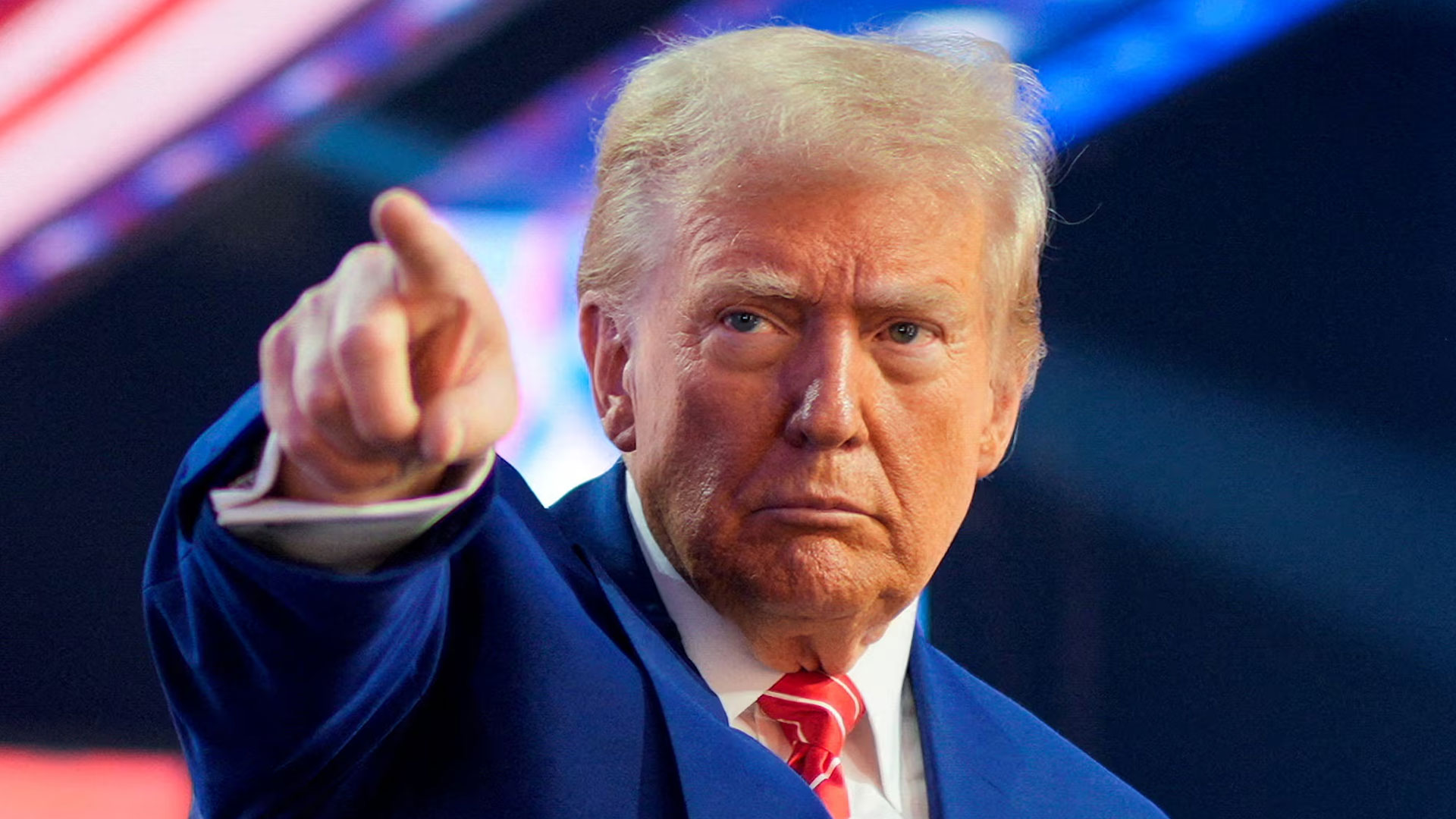 চীনের সঙ্গে চুক্তি করলে ১০০ শতাংশ শুল্ক আরোপ, কানাডাকে ট্রাম্পের হুঁশিয়ারি