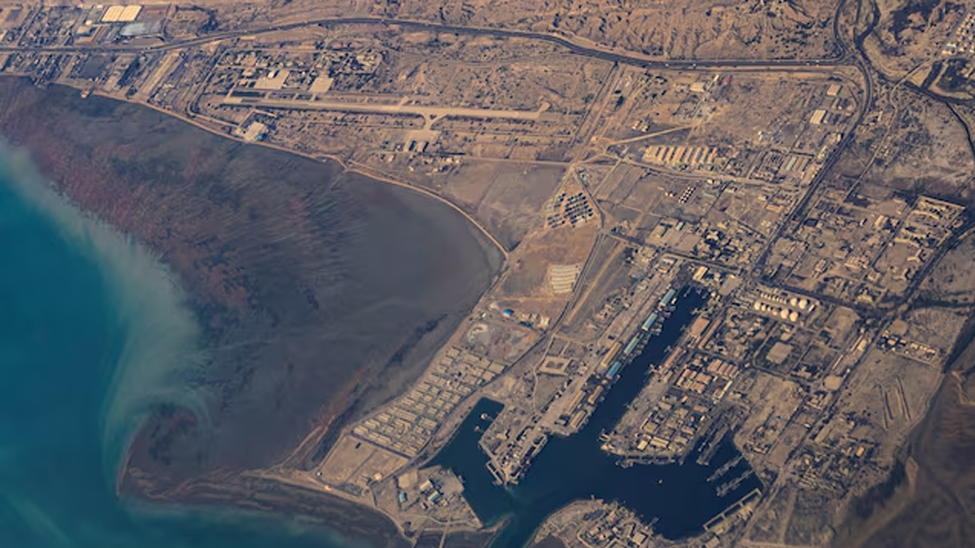 ইরানের বন্দর আব্বাসে বিস্ফোরণে নিহত ১, আহত ১৪