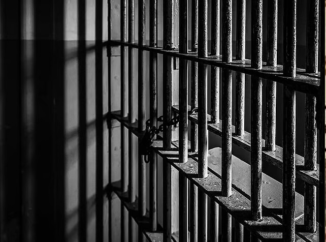 মিথ্যা তথ্য ছড়ালে আইনি ব্যবস্থা 