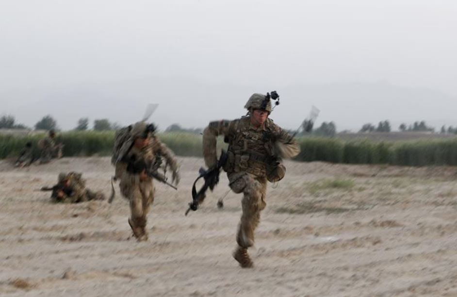 রণক্ষেত্রে মার্কিন ৮২তম এয়ারবোর্ন ডিভিশনের সেনা। ফাইল ছবি: রয়টার্স