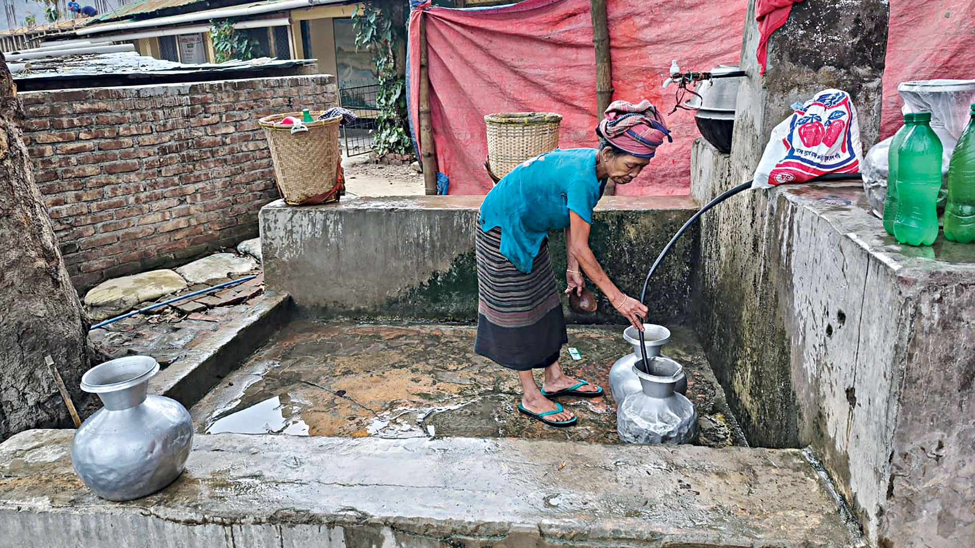 পাহাড়ে পানি সংকট