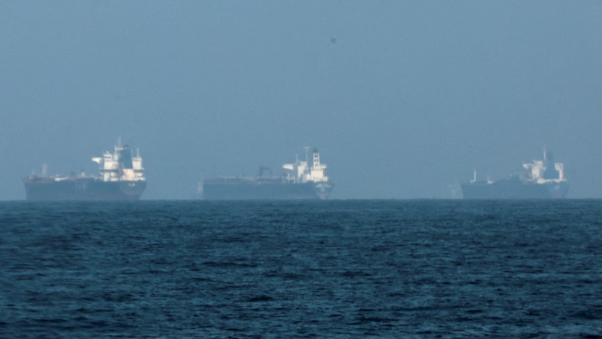 যুদ্ধের কারণে উপসাগরীয় অঞ্চলে আটকা পড়েছে জাহাজ। ছবি: রয়টার্স
