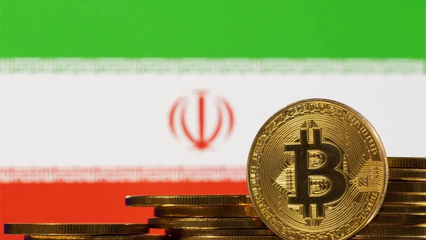 ইরানের পতাকা, বিটকয়েন ও তেল। প্রতীকী ছবি: সংগৃহীত