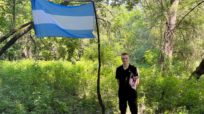 ক্রোয়েশিয়া ও সার্বিয়ার মাঝে দানিয়ুব নদীর বুকে ছোট্ট একখণ্ড চর ‘ফ্রি রিপাবলিক অব ভার্দিস’। ড্যানিয়েল জ্যাকসন এই স্বঘোষিত রাষ্ট্রের ‘রাষ্ট্রপতি’। ছবি: সৌজন্য