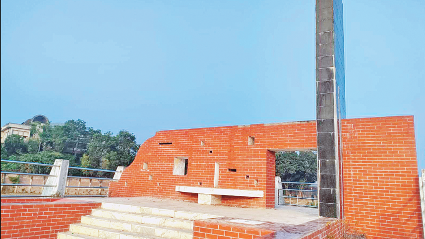 দমদমা ব্রিজ বধ্যভূমিতে নির্মিত স্মৃতিস্তম্ভ।