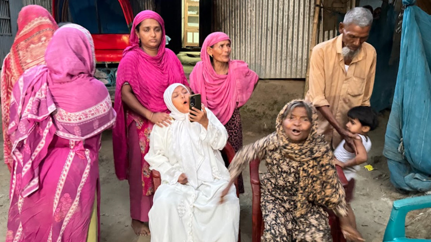 মৃত্যুর খবরে কান্নায় ভেঙে পড়েন বাবুর স্বজনরা। ছবি: স্টার
