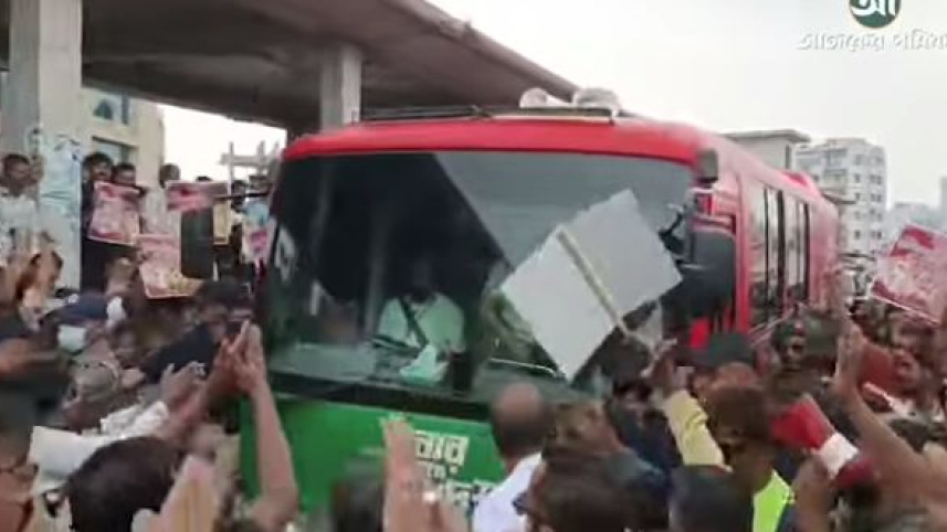 প্রধানমন্ত্রীর গাড়ির গতিরোধ