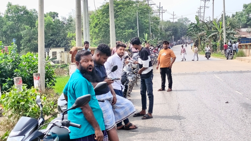 পাম্পের সামনে লাইন