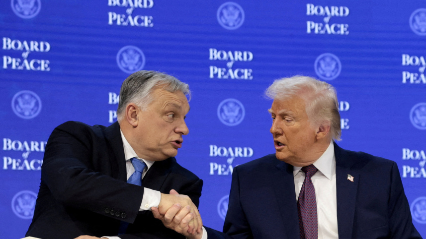 হাঙ্গেরির সদ্য বিদায়ী প্রধানমন্ত্রী ভিক্তর অরবান ও মার্কিন প্রেসিডেন্ট ডোনাল্ড ট্রাম্প। ফাইল ছবি: রয়টার্স