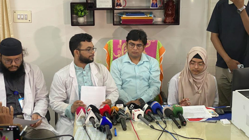 রামেক হাসপাতালের ইন্টার্ন চিকিৎসকদের সংবাদ সম্মেলন
