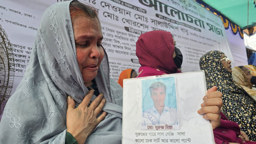 ছেলের অপেক্ষায় মা