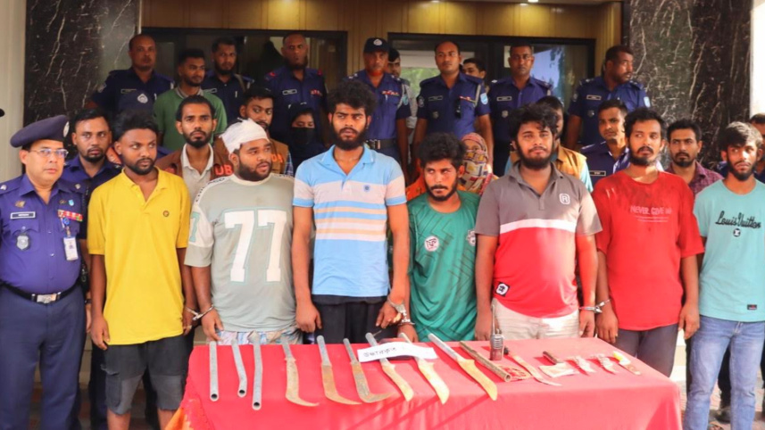 গ্রেপ্তার আসামিরা। ছবি: স্টার