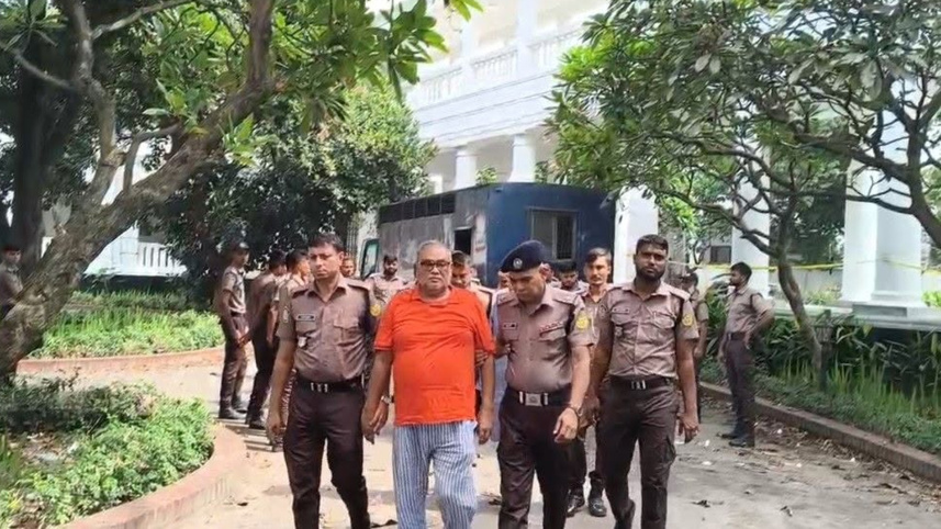 আদালত প্রাঙ্গণে সাবেক সংসদ সদস্য আবদুর রহমান বদি। ছবি: স্টার