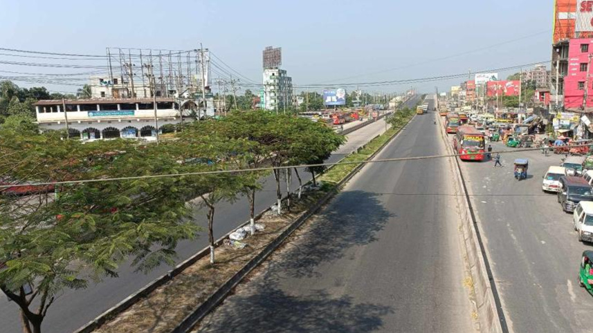  কুমিল্লার পদুয়ার বাজার বিশ্বরোডে ঢাকা-চট্টগ্রাম মহাসড়ক। ছবি: সংগৃহীত