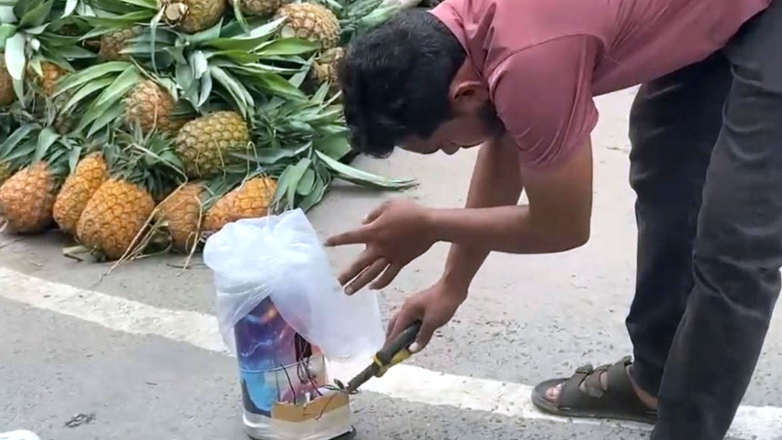 বৈদ্যুতিক তারে সন্দেহজনক বস্তু