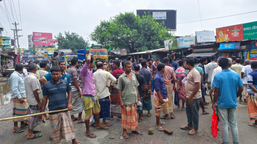 পুঠিয়ায় মহাসড়ক অবরোধ