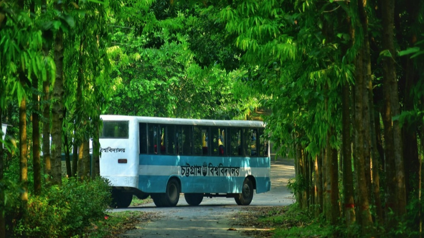 চট্টগ্রাম বিশ্ববিদ্যালয়ে চালু হয়েছে চক্রাকার বাস সেবা। ছবি: সংগৃহীত