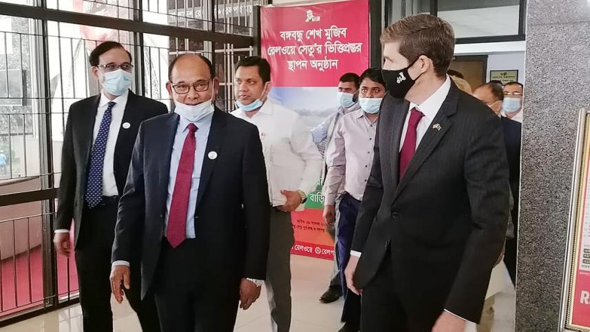 rail minister.jpg