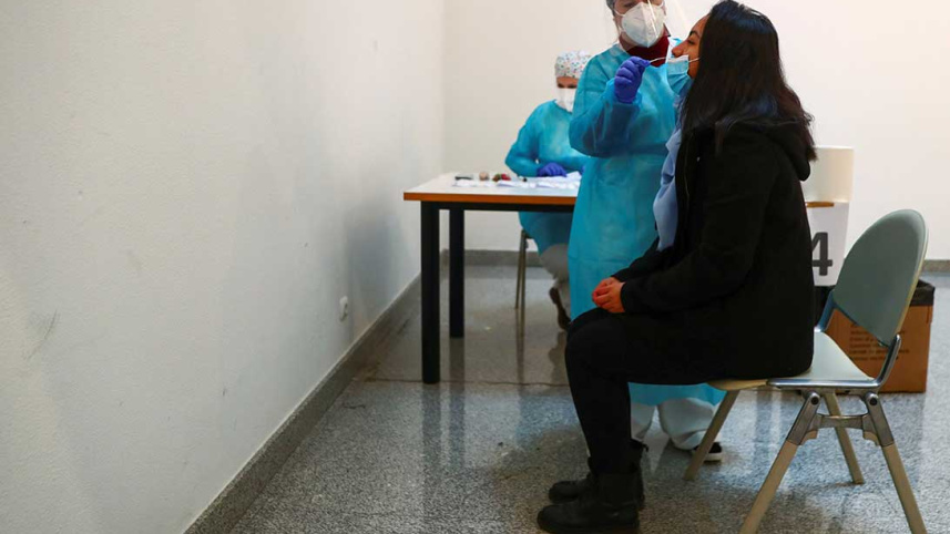 2021-01-20T114704Z_1763638413_RC2NBL9Y4I48_RTRMADP_3_HEALTH-CORONAVIRUS-SPAIN-TESTS.jpg