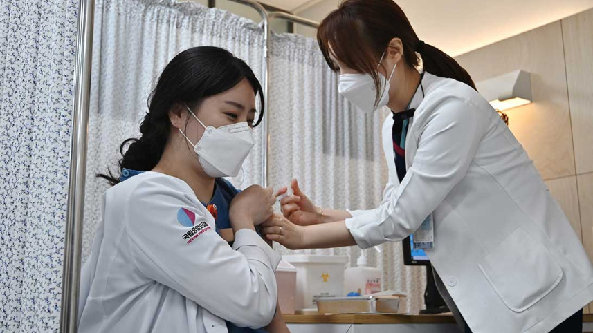 2021-03-20T012931Z_755046905_RC2PEM9P3E76_RTRMADP_3_HEALTH-CORONAVIRUS-SOUTHKOREA.jpg