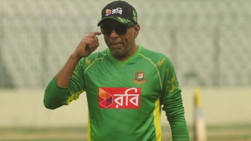 চন্ডিকা হাথুরুসিংহ