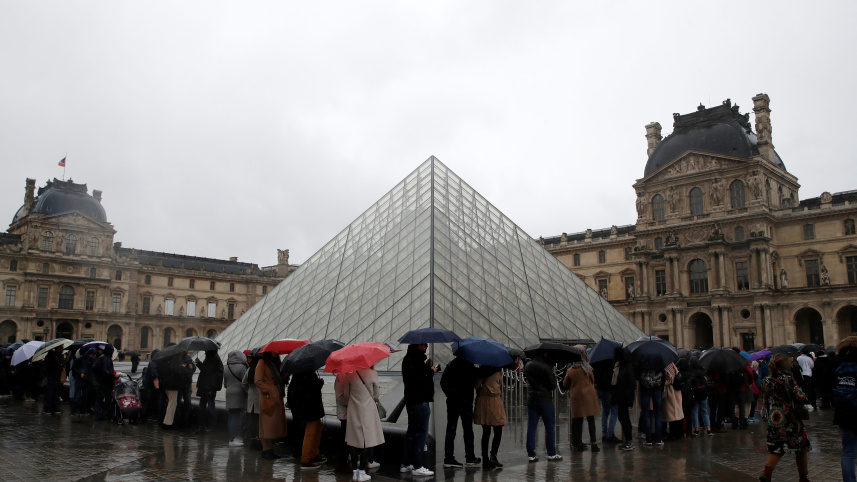 CHINA-HEALTH-FRANCE-LOUVRE.jpg