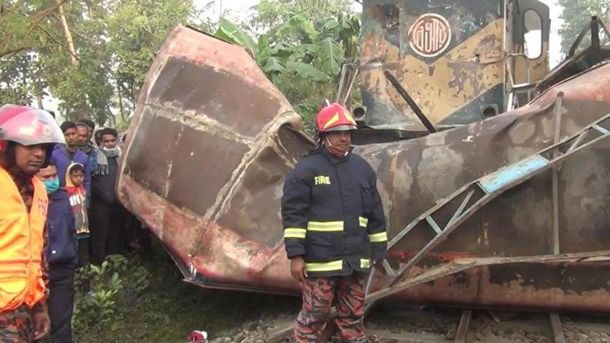 jaipurhat_train_accident2_1.jpg