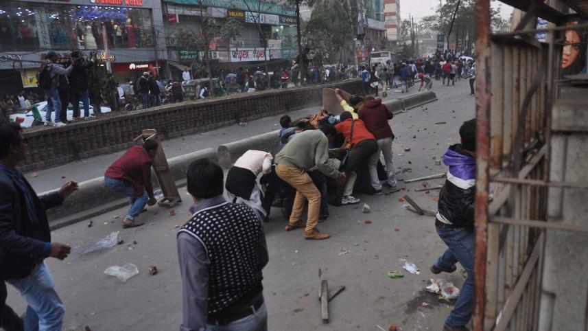 নারায়ণগঞ্জে শামীম-আইভী সমর্থকদের মধ্যে সংঘর্ষ