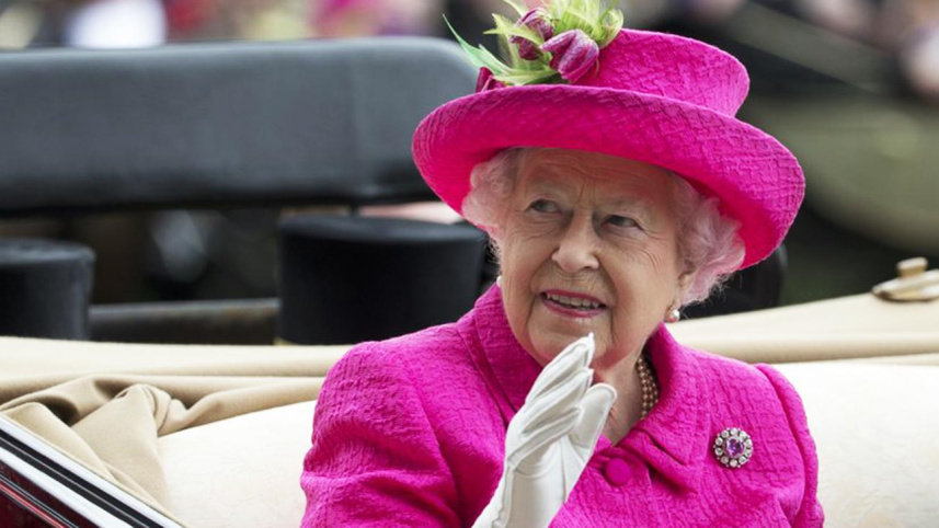 প্যারাডাইস পেপার কেলেঙ্কারিতে ব্রিটেনের দ্বিতীয় রানী এলিজাবেথ