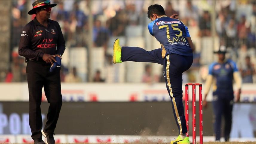 Shakib with umpire  