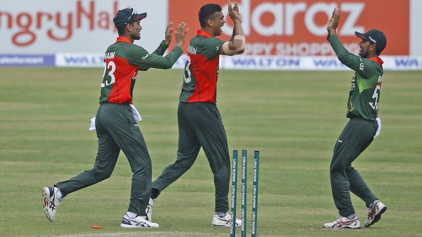 taskin 4 wkts