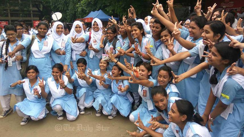 viqarunnisa-hsc-result-2017-prabir-wb.jpg
