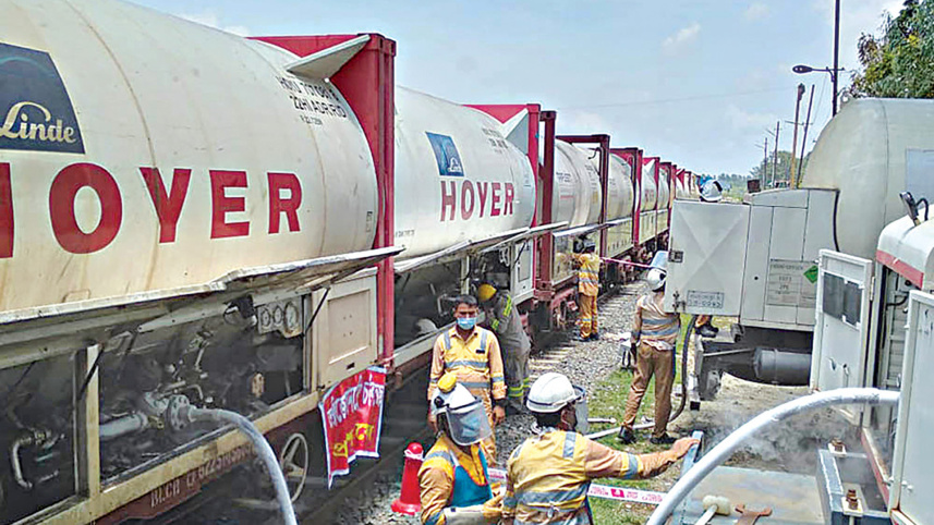 tanker-trucks-with-oxygen.jpg