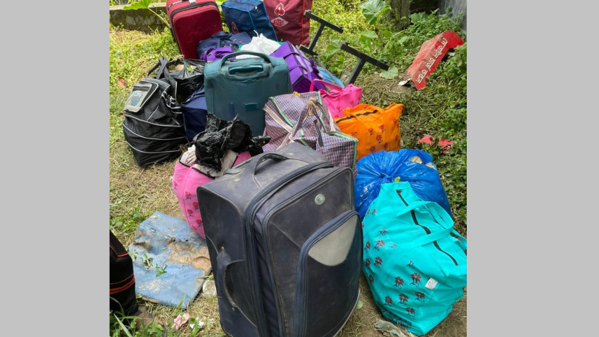 benapole_photo_-huge_indian_saree_three_pics_seized-07.10.21.jpeg