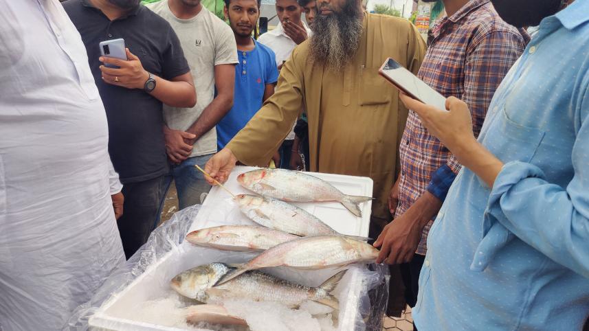 benapole_photo-18_mt_hilsa_export_to_india_today_-28.10.21.jpg