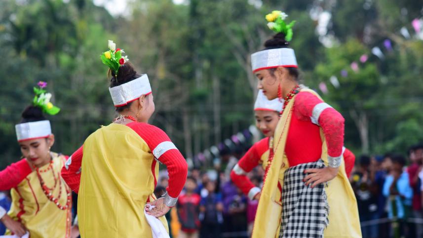 moulvibazar_khasi_people_celebrated_new_year_pic_1.jpg