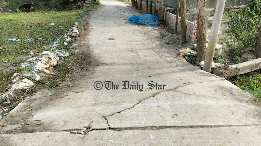 manikganj_road.jpg