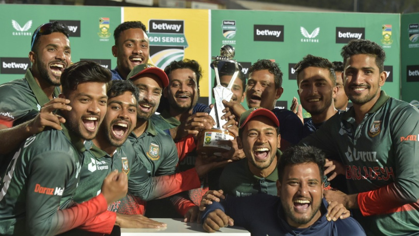 team_with_trophy.jpg