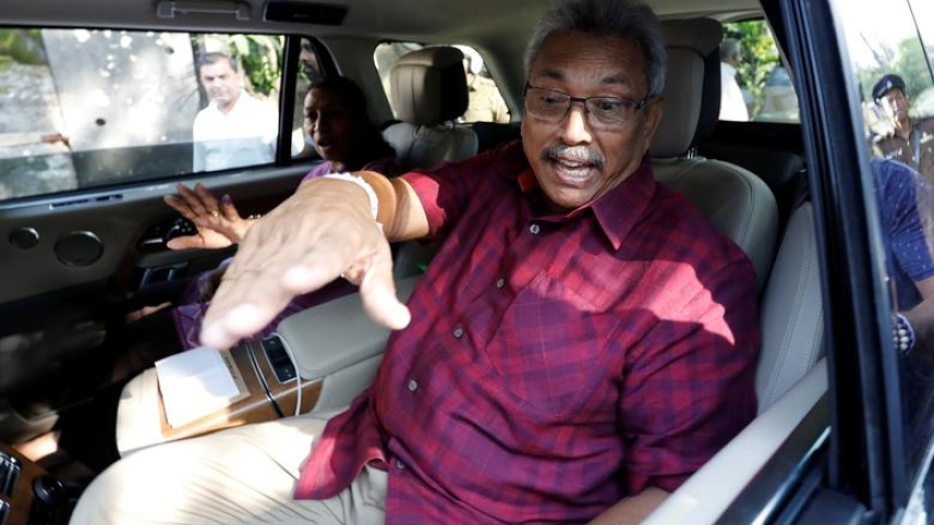 শ্রীলঙ্কার ২০১৯ সালের নির্বাচনে ভোট দেওয়ার পর বর্তমান প্রেসিডেন্ট গোতাবায়া রাজাপাকসে। ফাইল ছবি: রয়টার্স