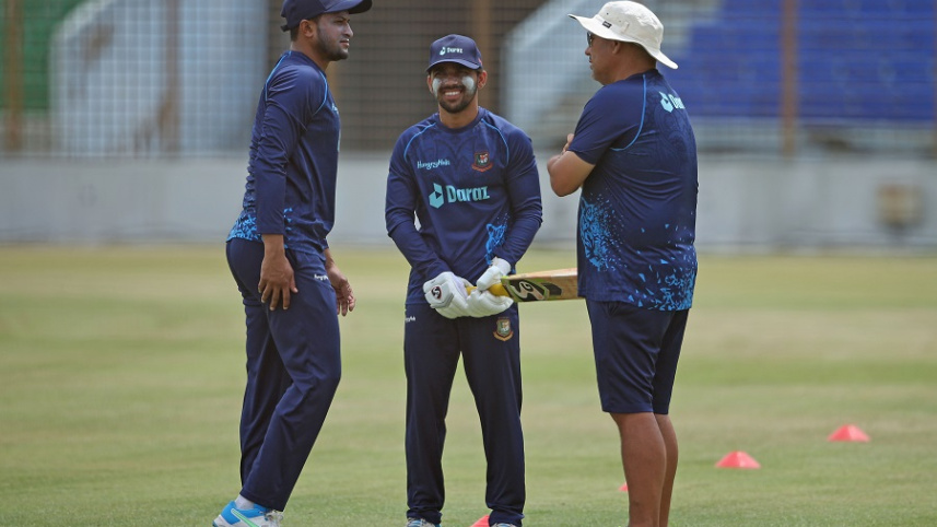 Shakib Al Hasan, Mominul Haque & Russell Domingo 