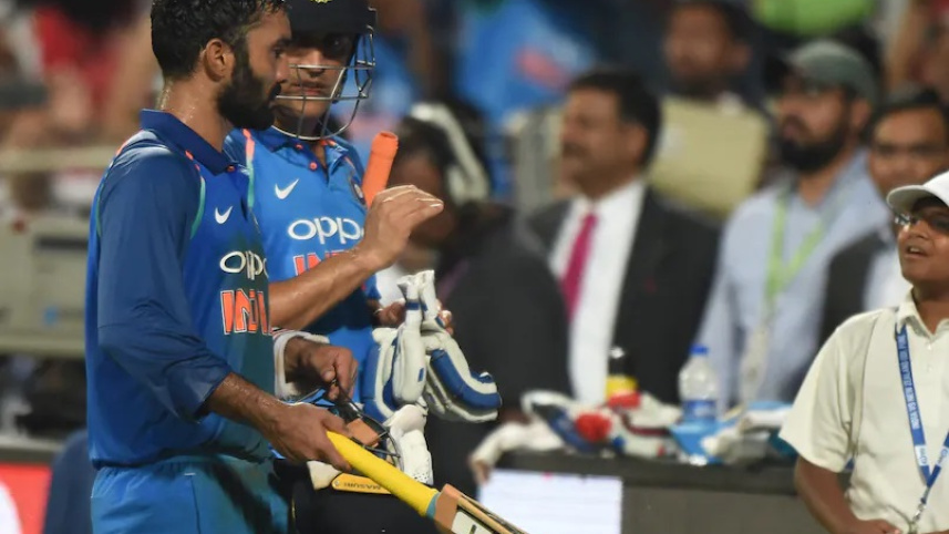 karthik_and_dhoni.jpg