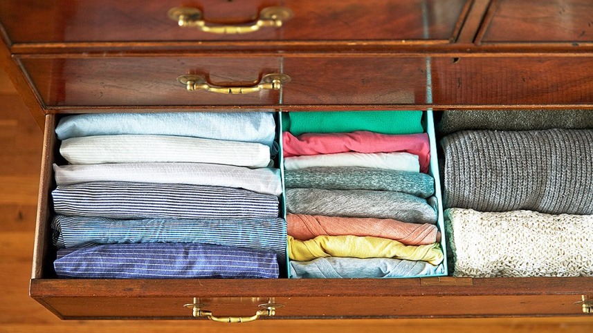 ছোট জামাকাপড় খুব সহজেই অন্য কাপড়ের ভিড়ে হারিয়ে যায়। তাই এগুলোকে আলাদা রাখা উচিৎ। ছবি: সংগৃহীত