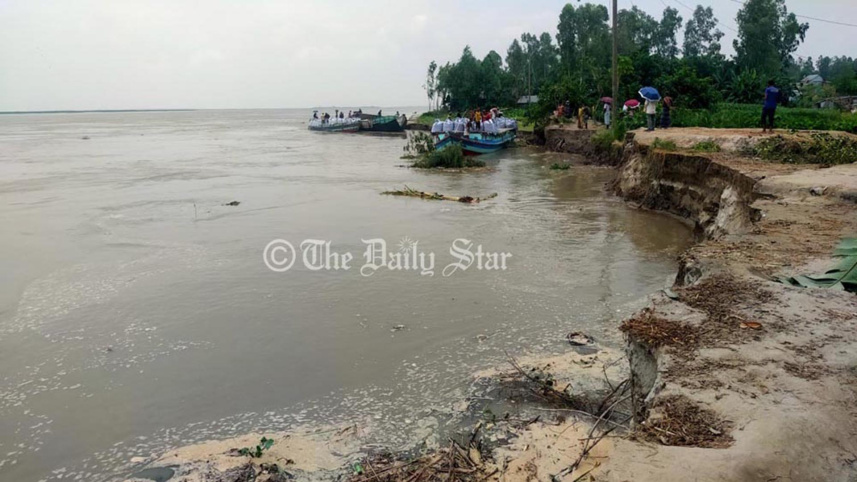 যমুনায় ভাঙন