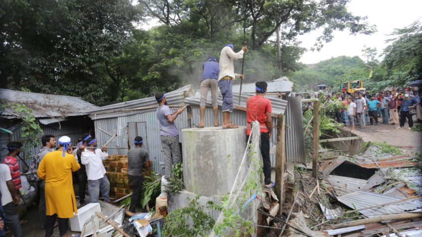 জঙ্গল সলিমপুরে উচ্ছেদ অভিযানকে কেন্দ্র করে পুলিশ-স্থানীয়দের সংঘর্ষ, আহত ১০
