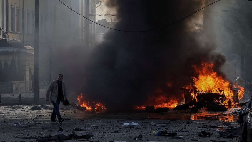 রাজধানী কিয়েভে ক্ষেপণাস্ত্র হামলা চালায় রাশিয়া। ছবি: রয়টার্স